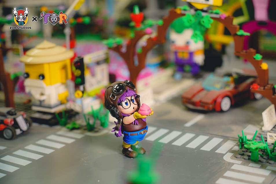 Zor Studio - Arale Holding Poop | Mirai Collectibles